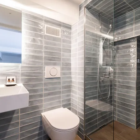 Ema House Serviced Superior Unterstrass شقة