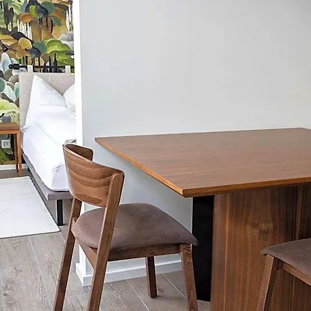 Ema House Serviced Superior Unterstrass شقة *