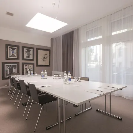 Апартаменти Ema House Serviced Superior Unterstrass *