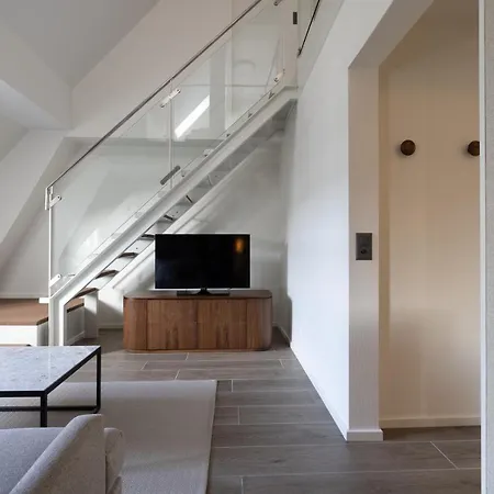 Ema House Serviced Superior Unterstrass Apartment *