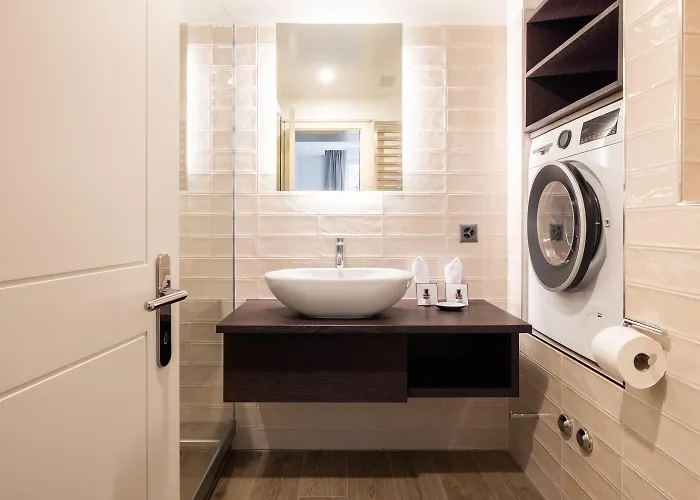 Ema House Serviced Superior Unterstrass Apartment